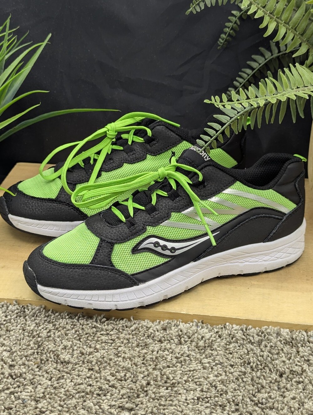 Saucony Dash Youth Size 6 Walking Running Shoes Neon Green Casual Comfort